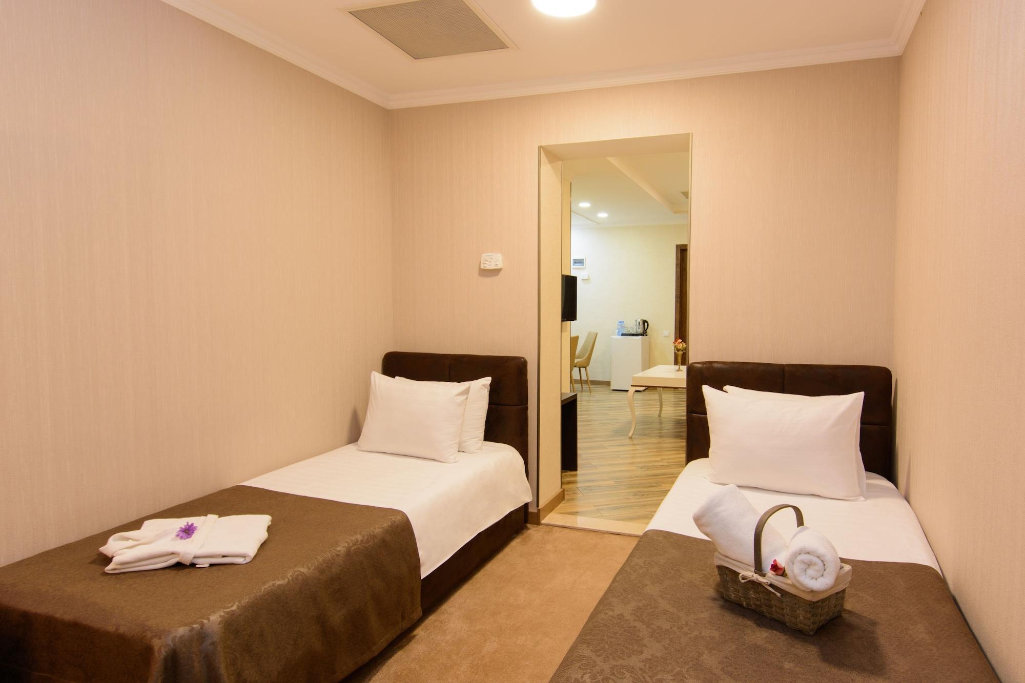 King David Hotel Tbilisi Bagian luar foto
