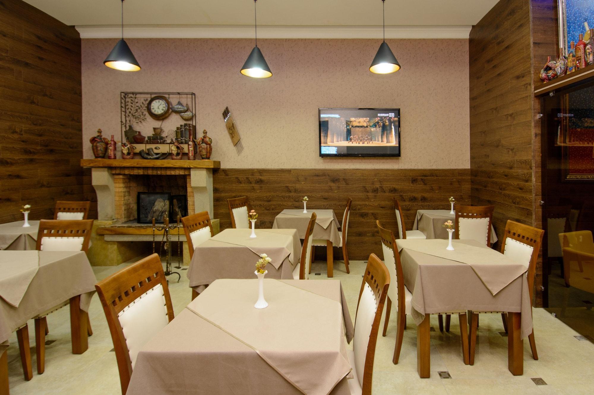 King David Hotel Tbilisi Bagian luar foto
