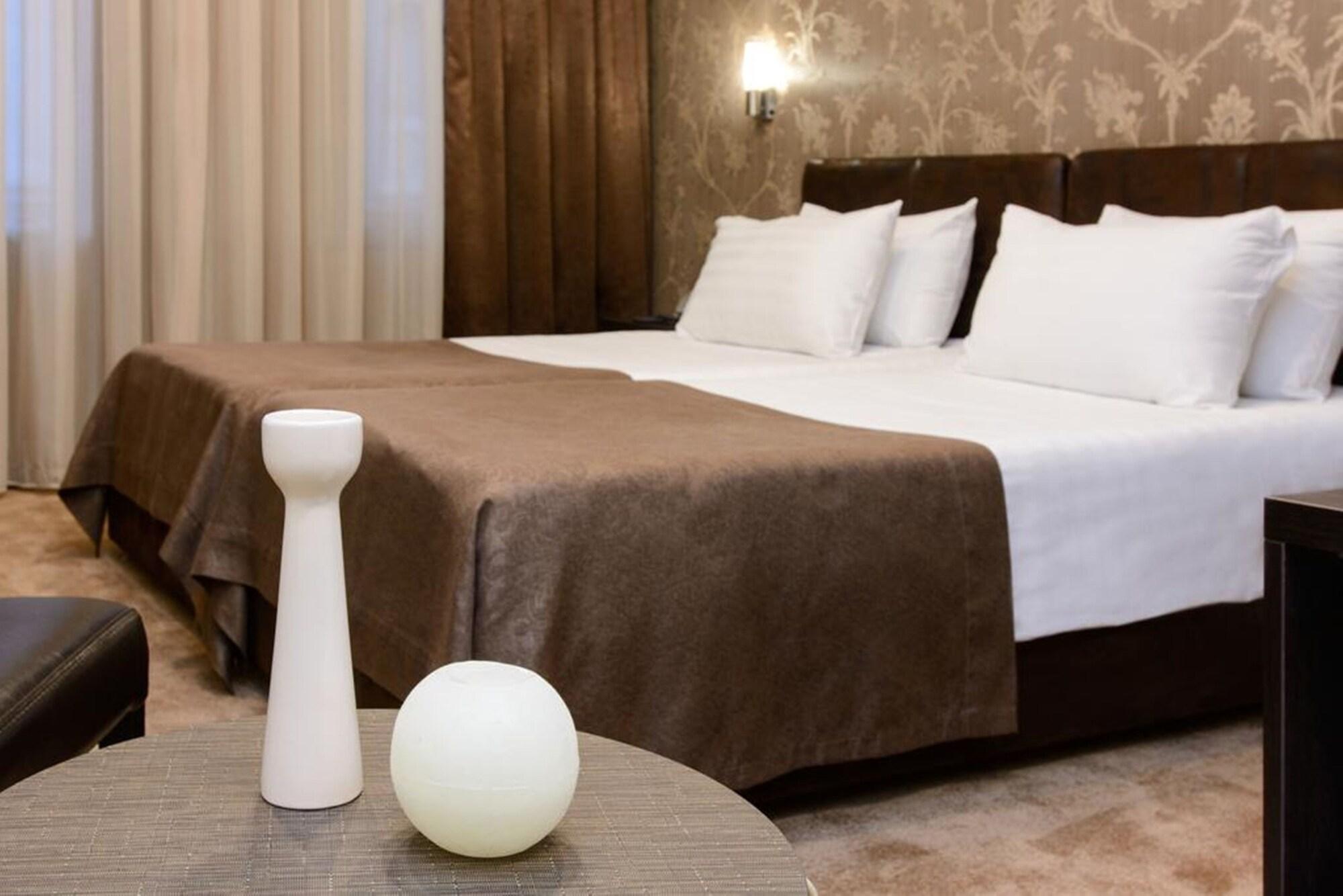 King David Hotel Tbilisi Bagian luar foto