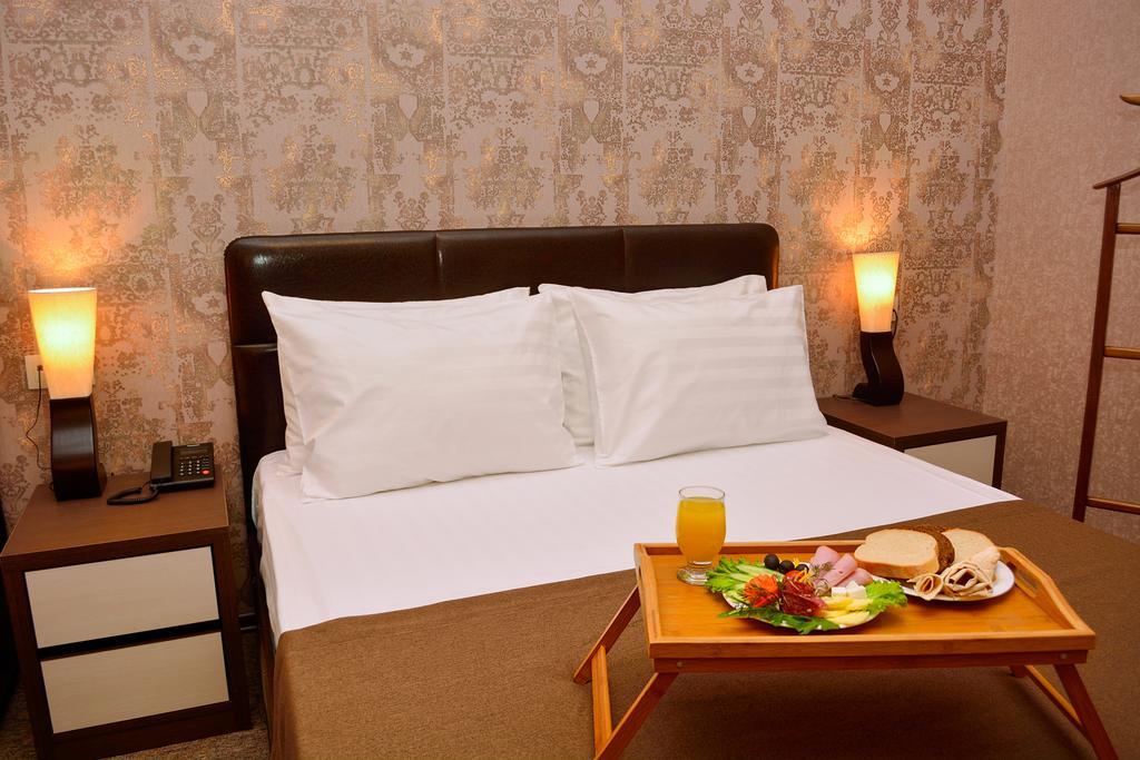 King David Hotel Tbilisi Bagian luar foto