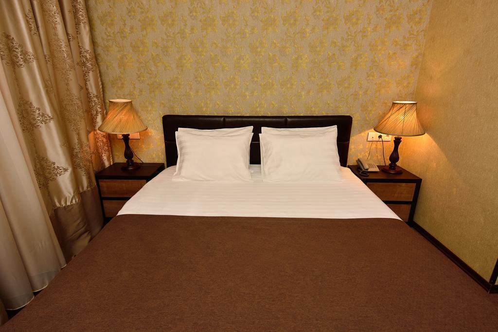 King David Hotel Tbilisi Bagian luar foto