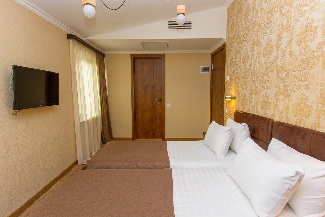 King David Hotel Tbilisi Bagian luar foto