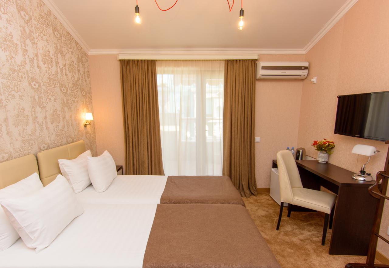 King David Hotel Tbilisi Bagian luar foto